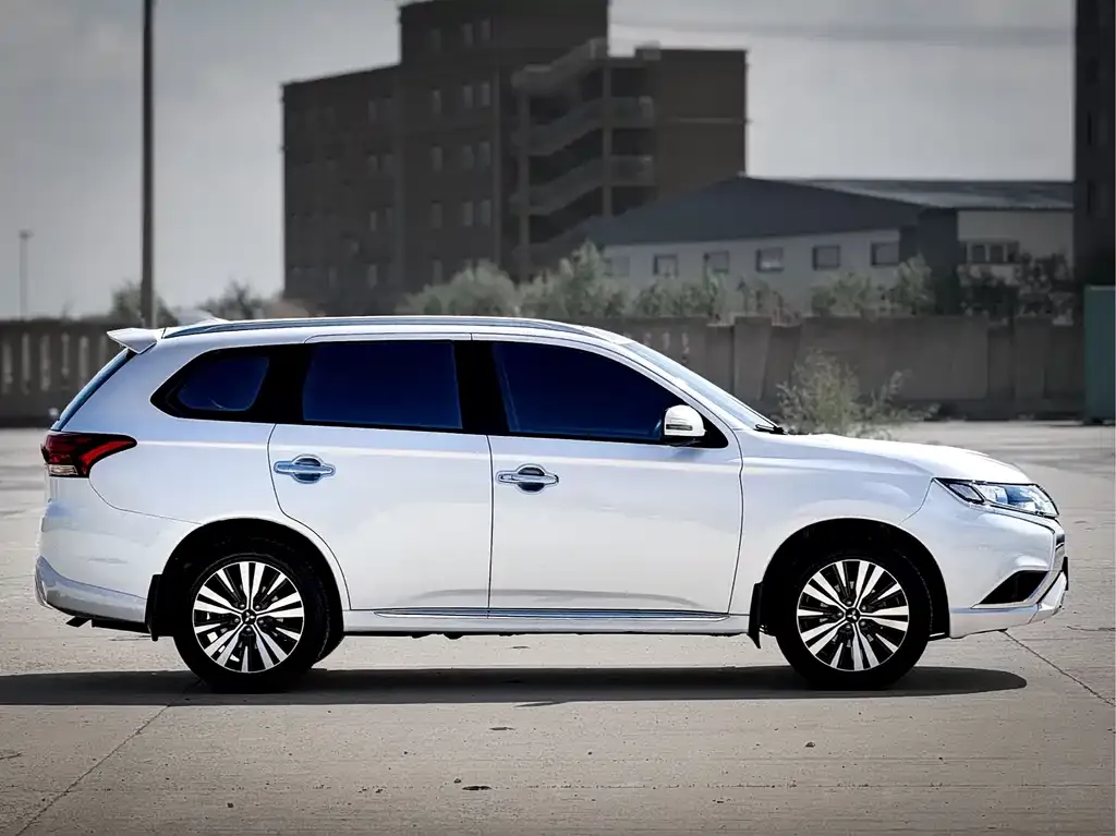Mitsubishi Outlander — фото 4