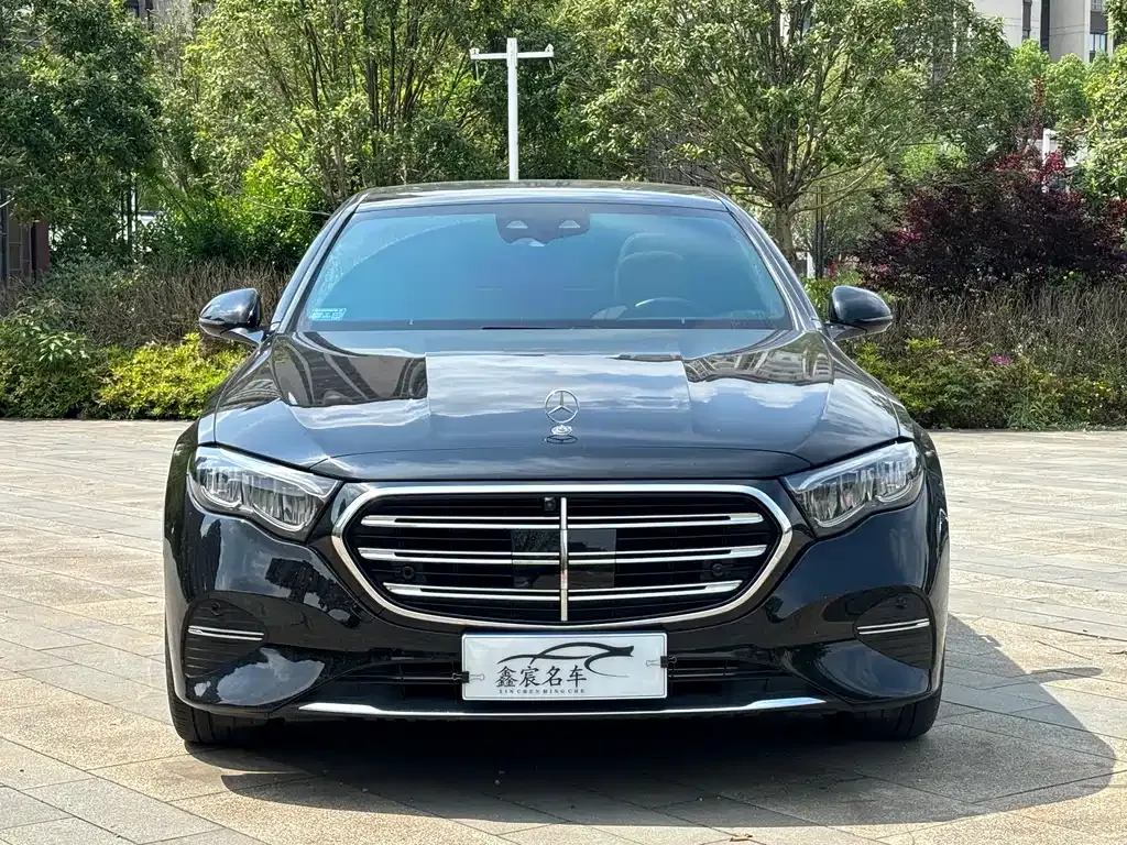 Mercedes-Benz E-Class — фото 1