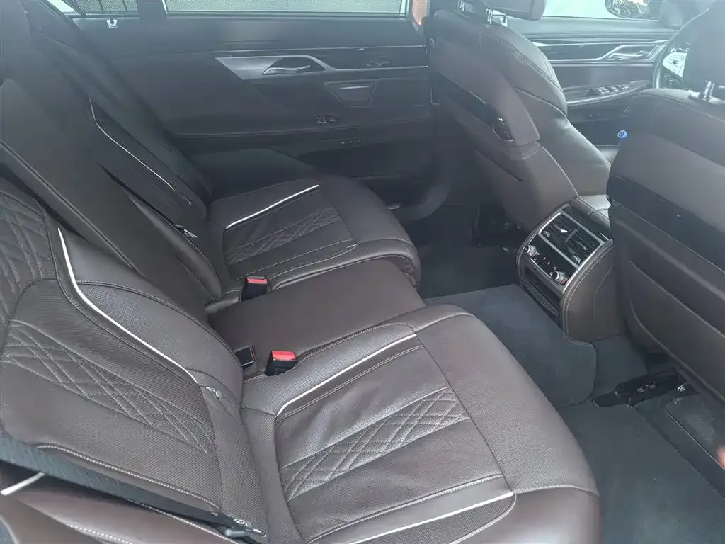 BMW 7 Series 2021 из CN, фото 7