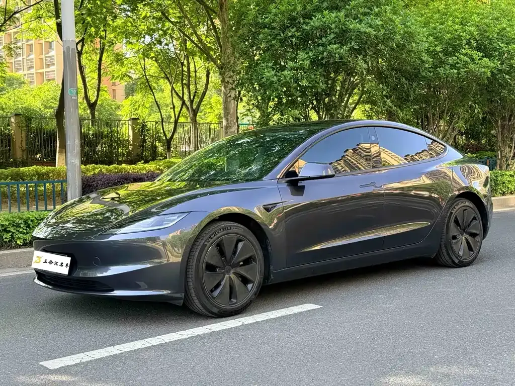 Tesla Model 3 — фото 1