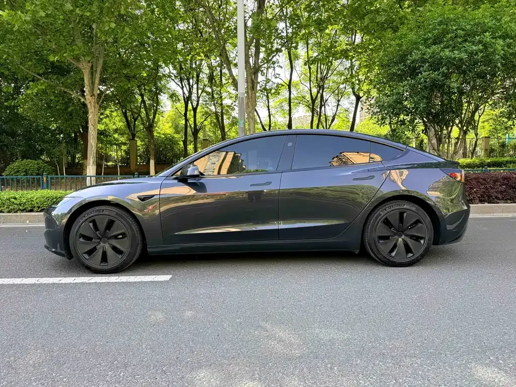 Tesla Model 3 — фото 10