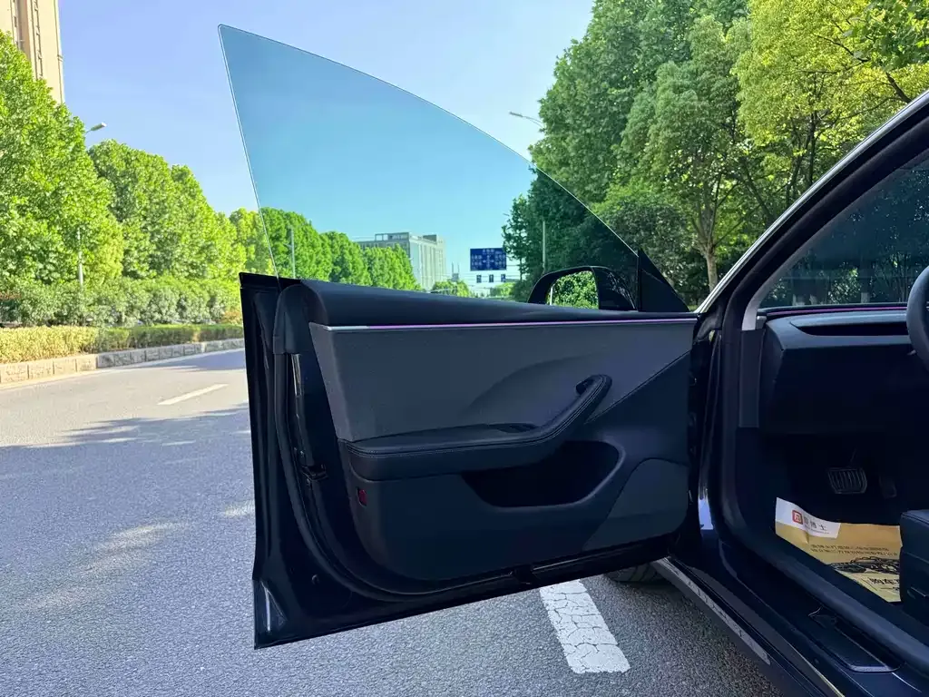 Tesla Model 3 — фото 3