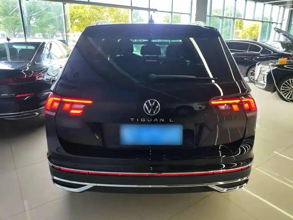 Volkswagen Tiguan L — фото 5