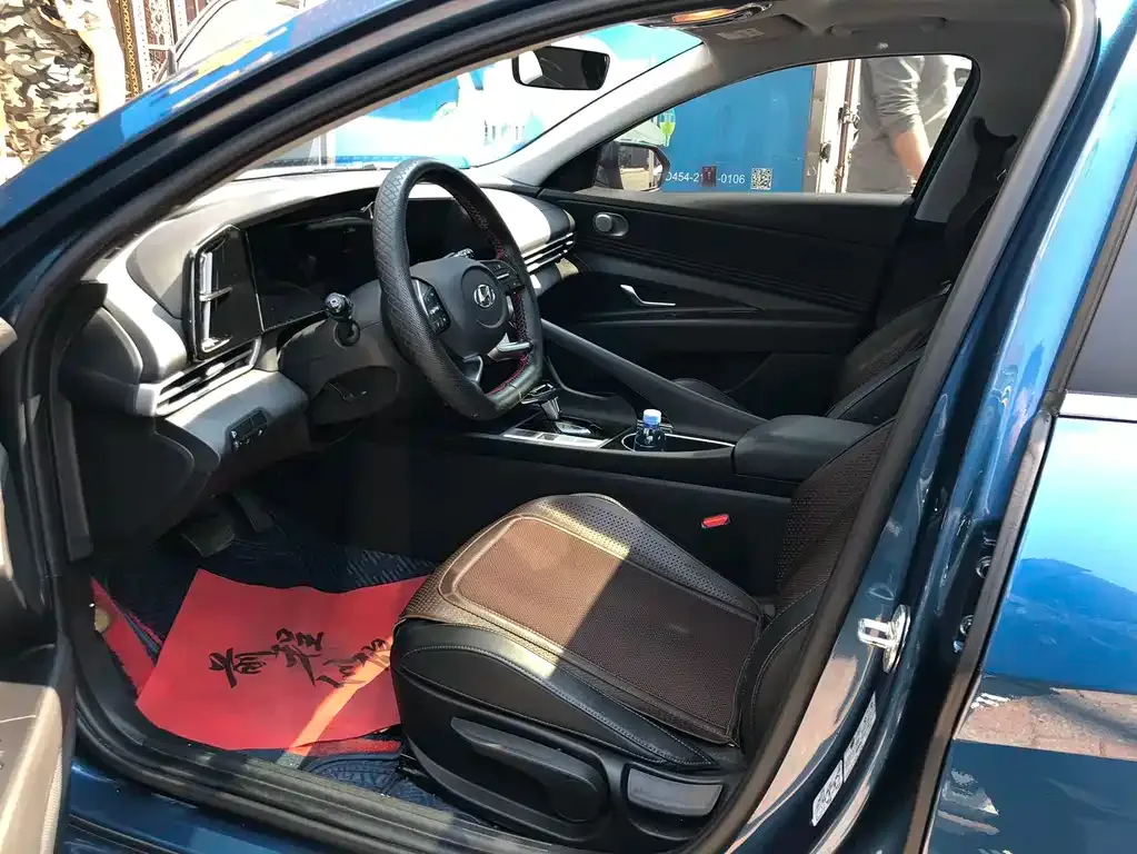 Hyundai Elantra — фото 2