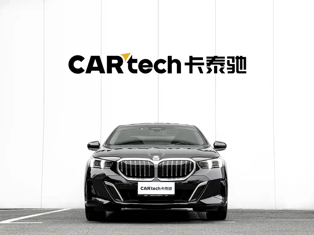 BMW 5 Series 2025 из CN, фото 2
