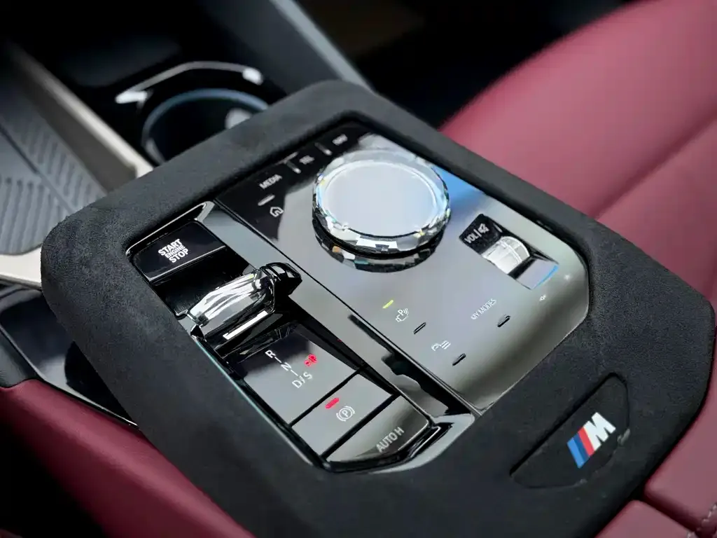 BMW 5 Series 2025 из CN, фото 3