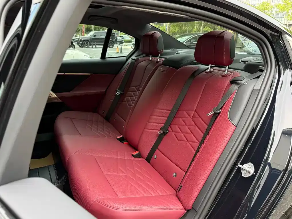 BMW 5 Series 2025 из CN, фото 5