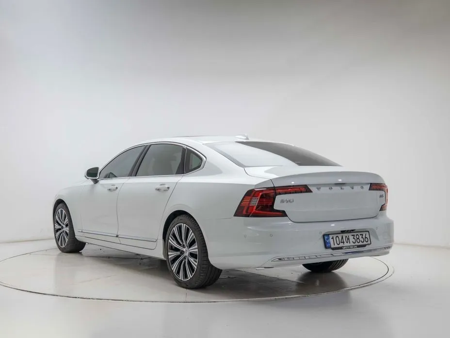 Volvo S90 2023 из KR, фото 3