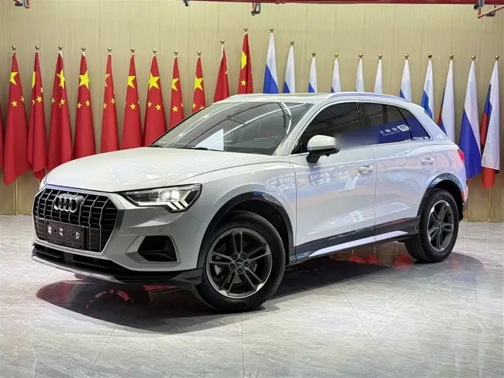 Audi Q3 — фото 1