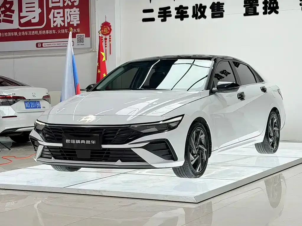 Hyundai Elantra — фото 1