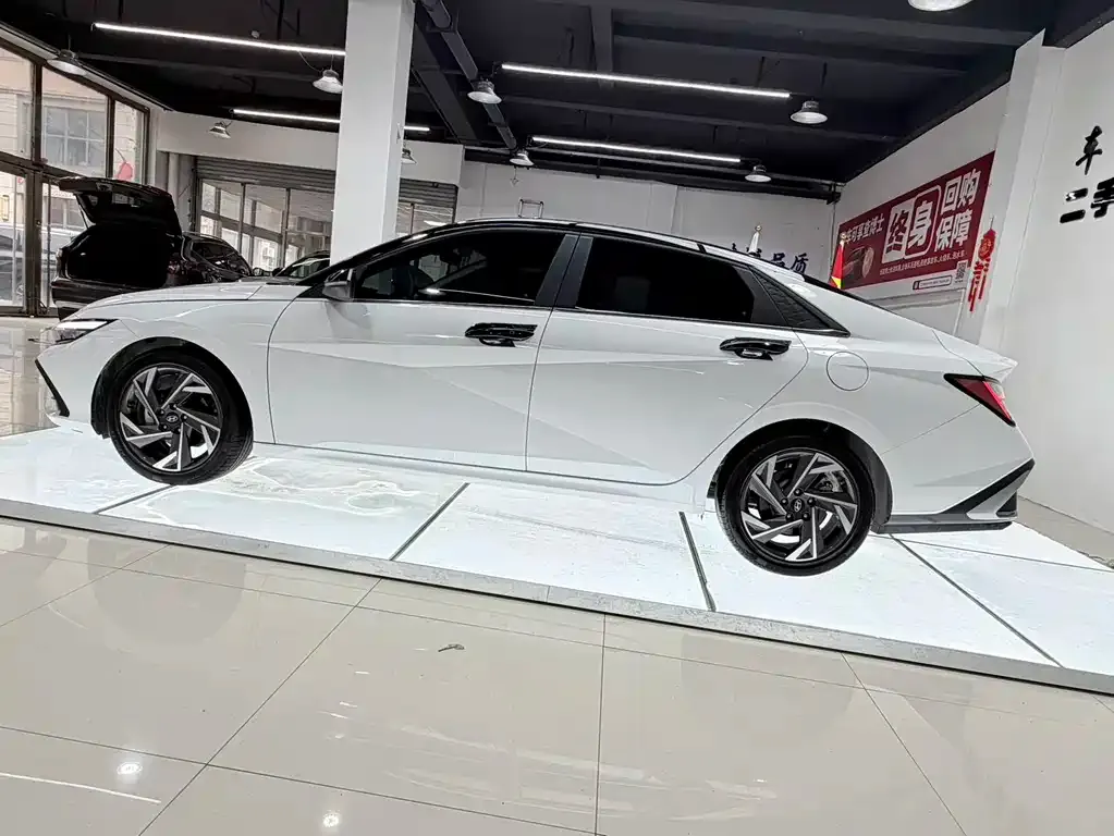 Hyundai Elantra — фото 10