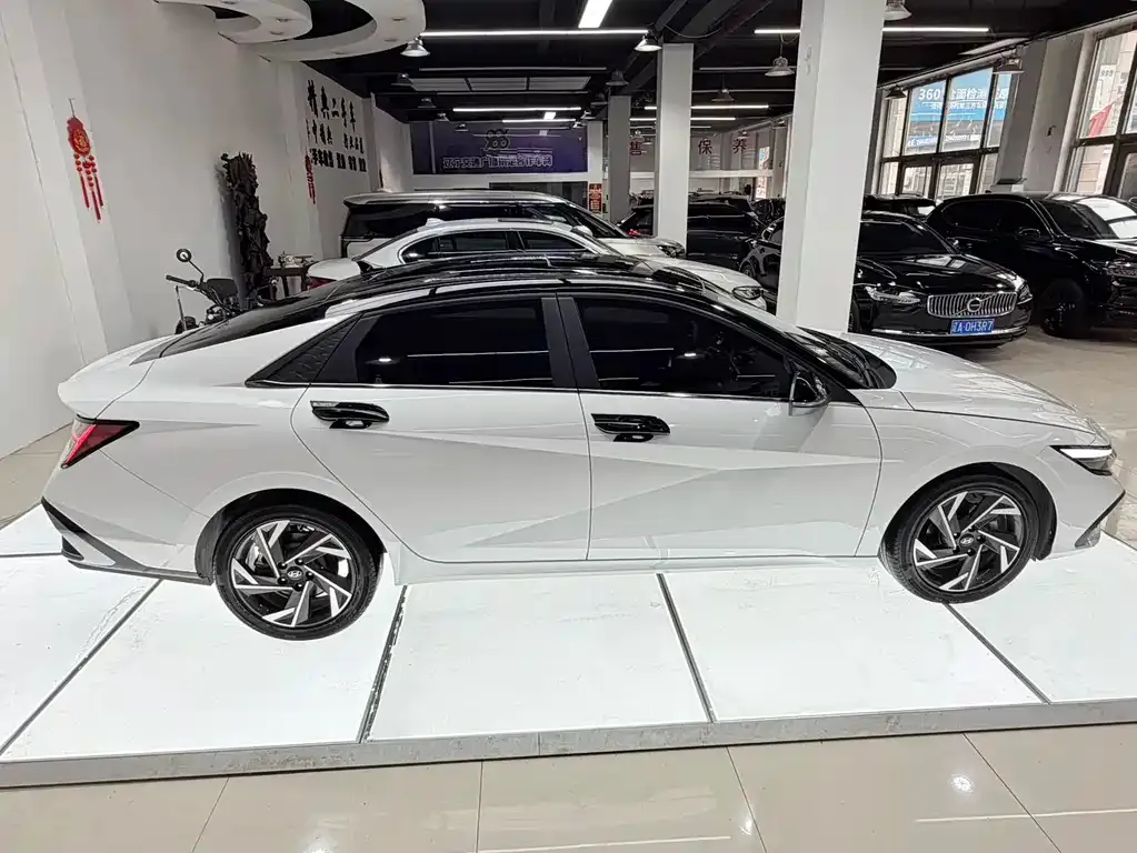 Hyundai Elantra — фото 7