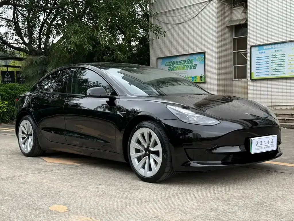 Tesla Model 3 — фото 10
