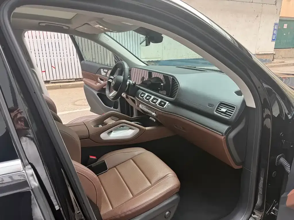 Mercedes-Benz GLS — фото 6