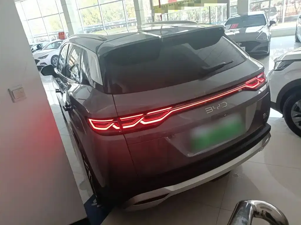 BYD L DM-i — фото 10