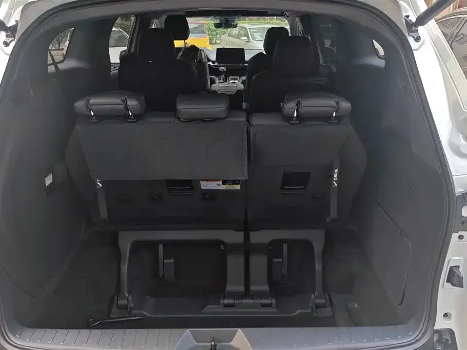 Toyota Sienna — фото 2