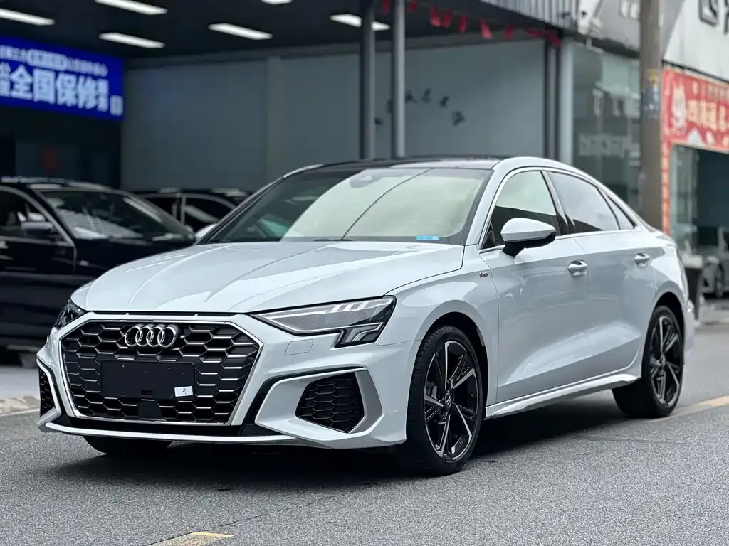 Audi A3 — фото 1