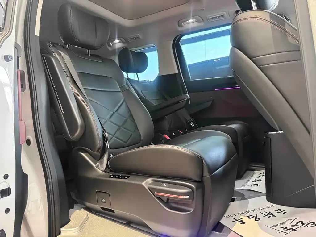 GAC Motor E8 Hybrid — фото 2