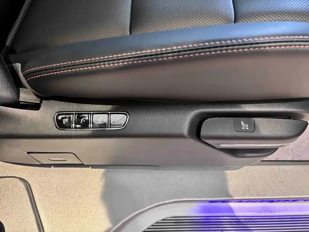 GAC Motor E8 Hybrid — фото 6