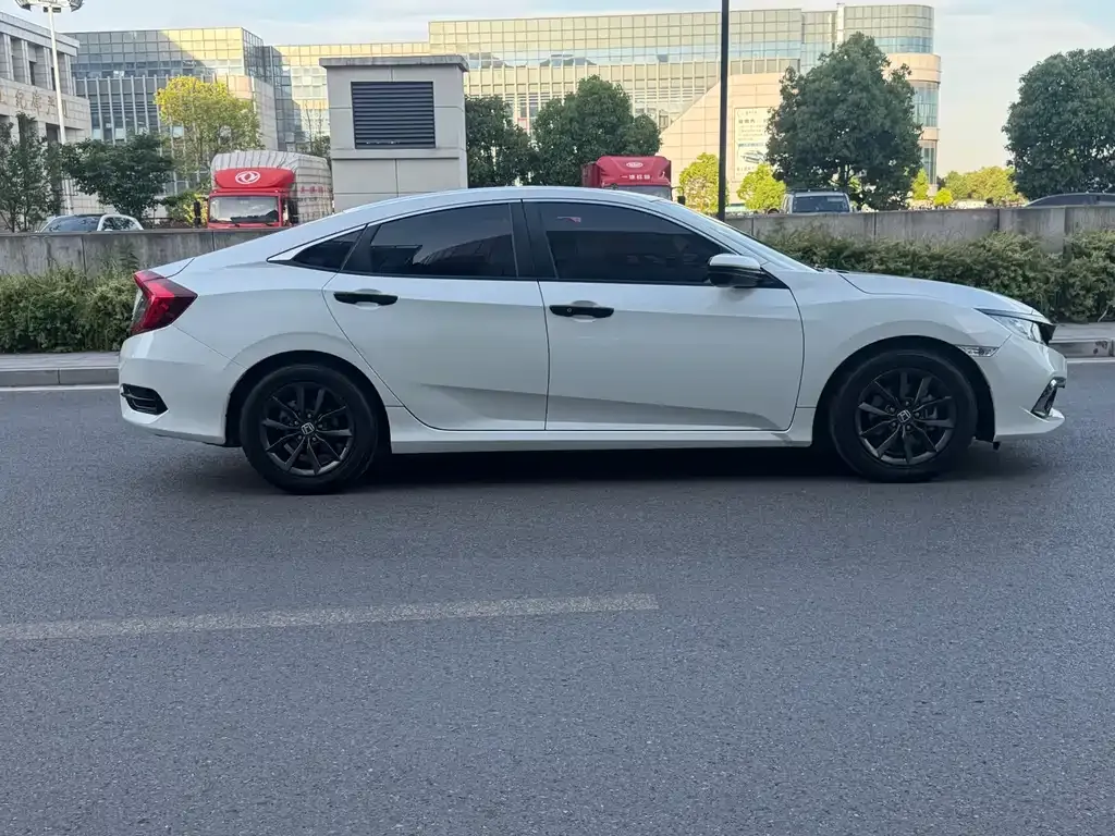 Honda Civic — фото 10