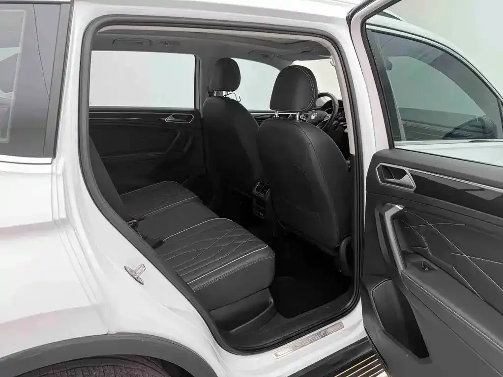 Volkswagen Tiguan L — фото 3