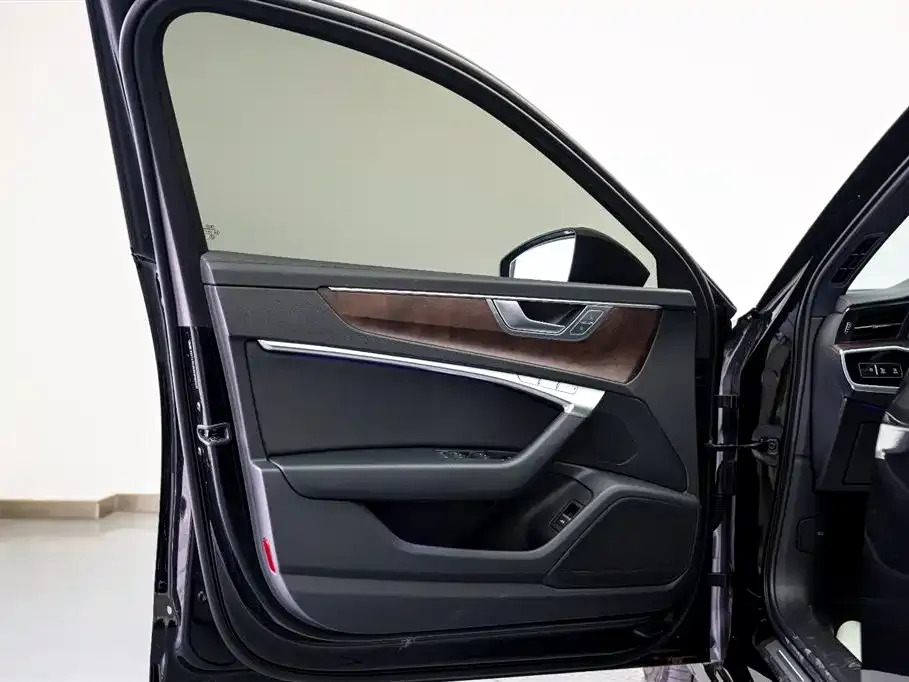 Audi A6L 2023 из CN, фото 10
