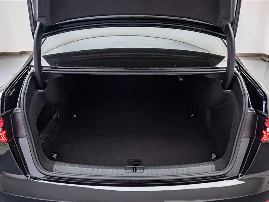Audi A6L 2023 из CN, фото 2