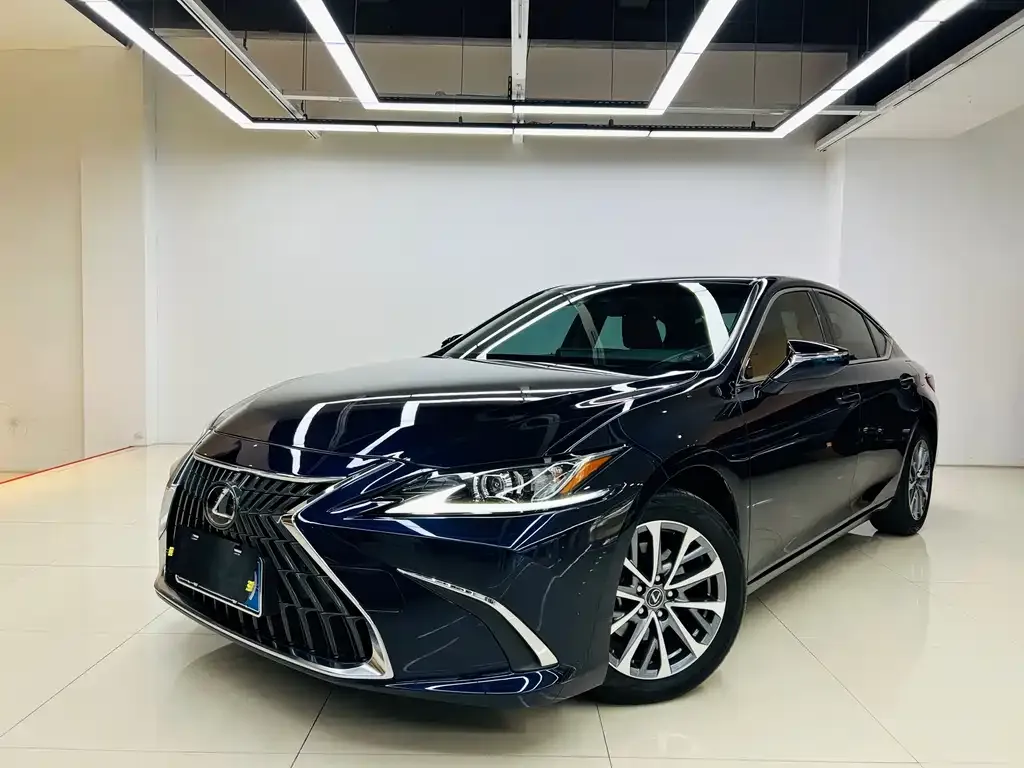 Lexus ES — фото 1