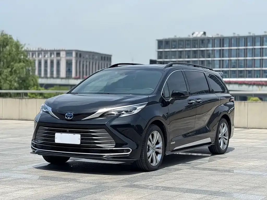 Toyota Sienna 2024 из CN, фото 1