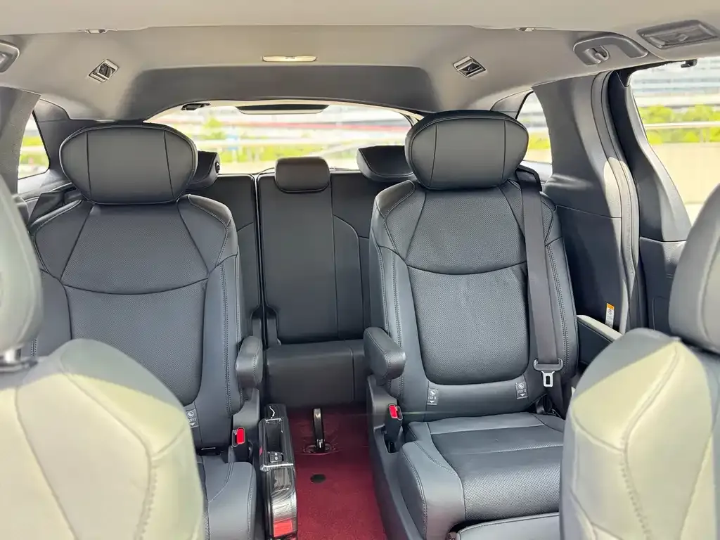 Toyota Sienna 2024 из CN, фото 8