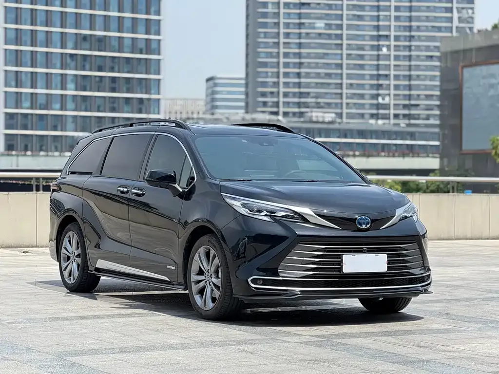 Toyota Sienna 2024 из CN, фото 2