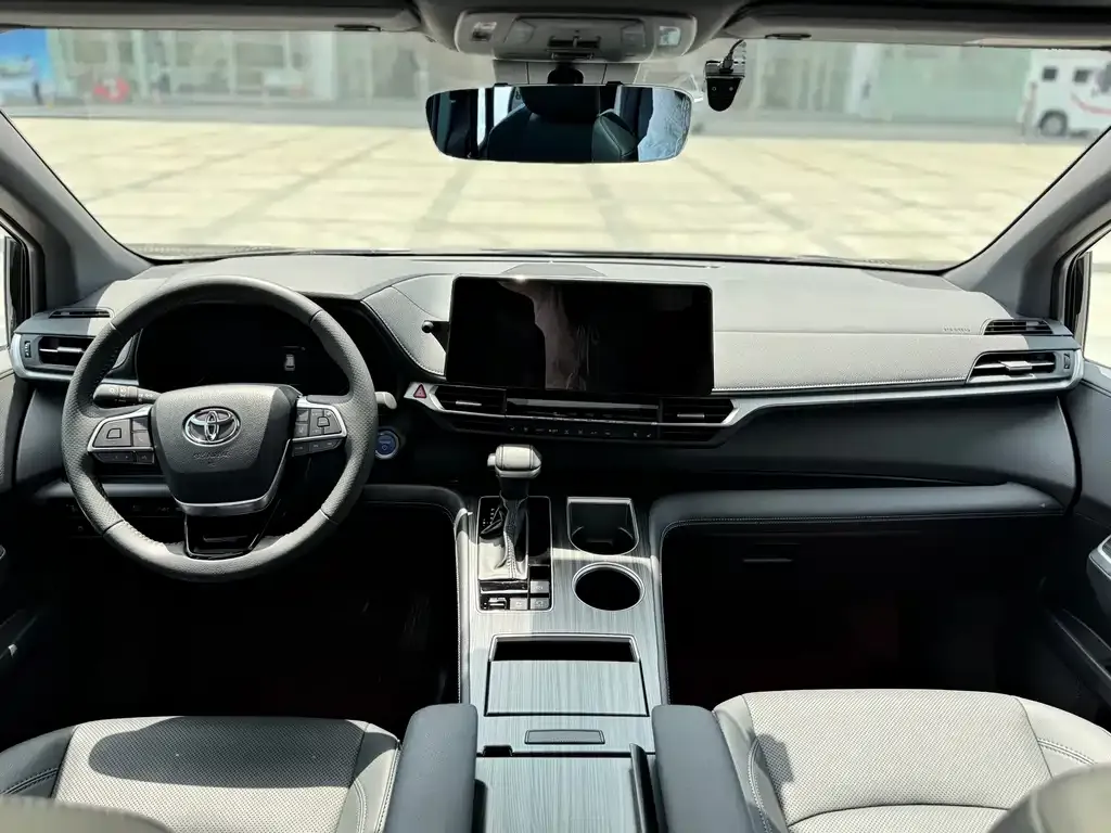 Toyota Sienna 2024 из CN, фото 7