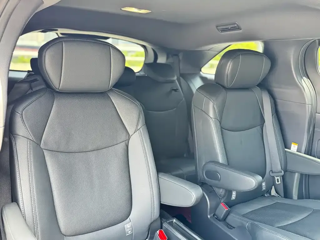 Toyota Sienna 2024 из CN, фото 4