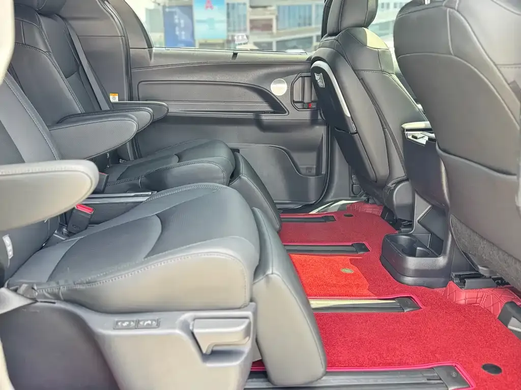 Toyota Sienna 2024 из CN, фото 6