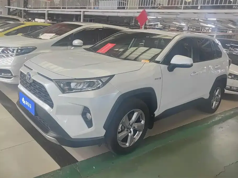 Toyota RAV4 — фото 1