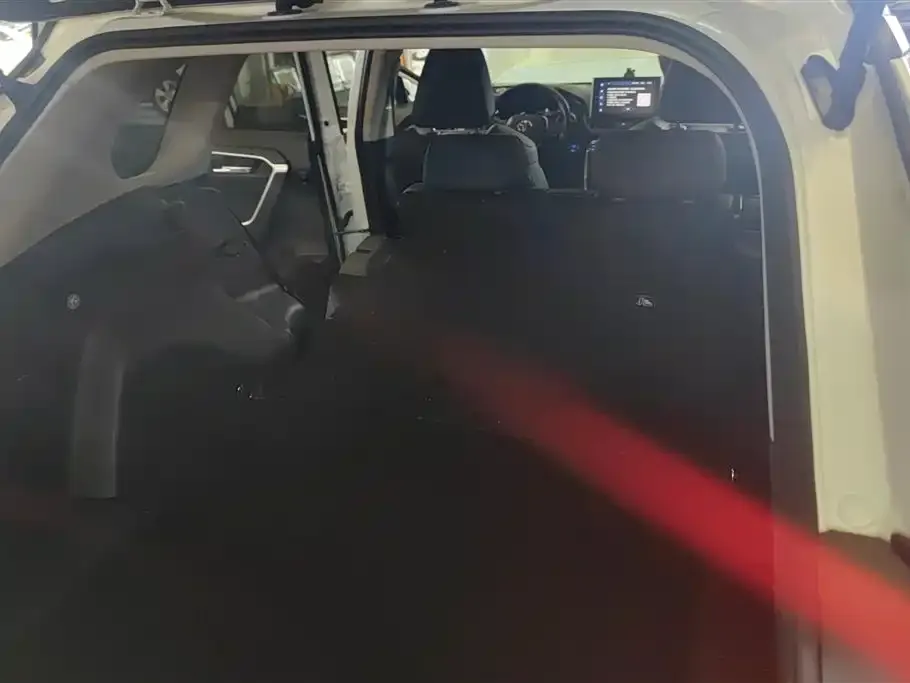 Toyota RAV4 — фото 6