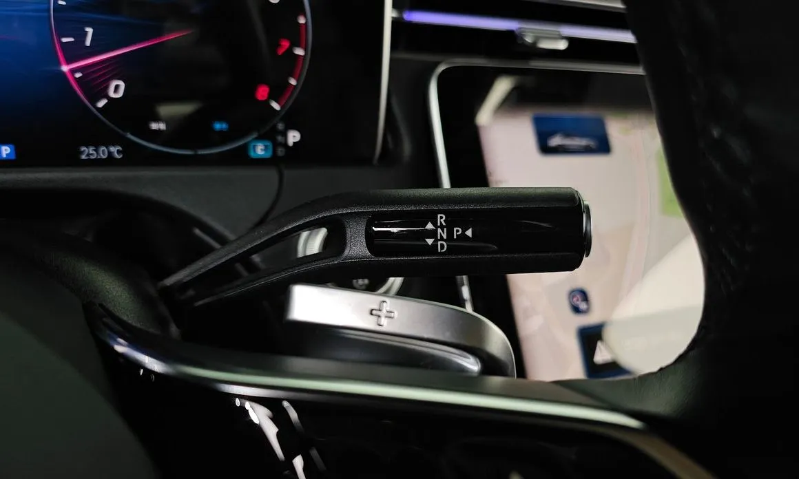 Mercedes-Benz E-Class 2024 из KR, фото 8