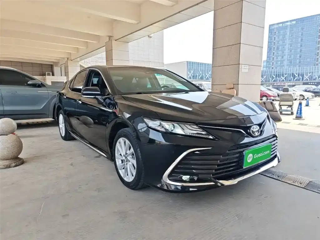 Toyota Camry — фото 2