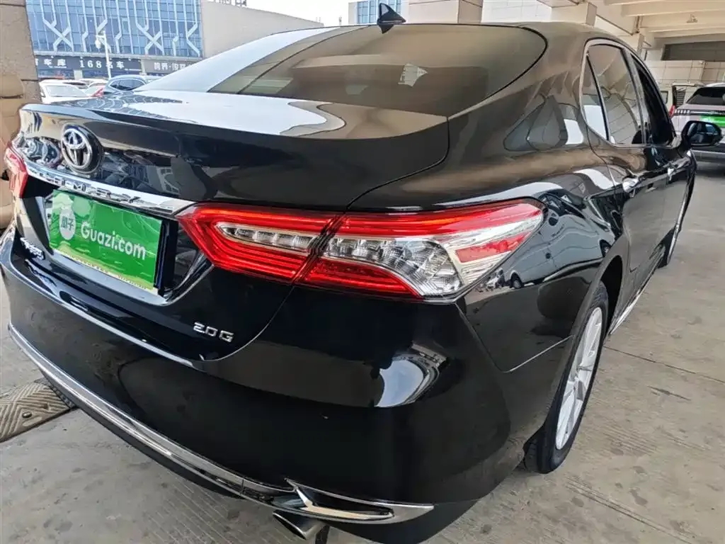 Toyota Camry — фото 5