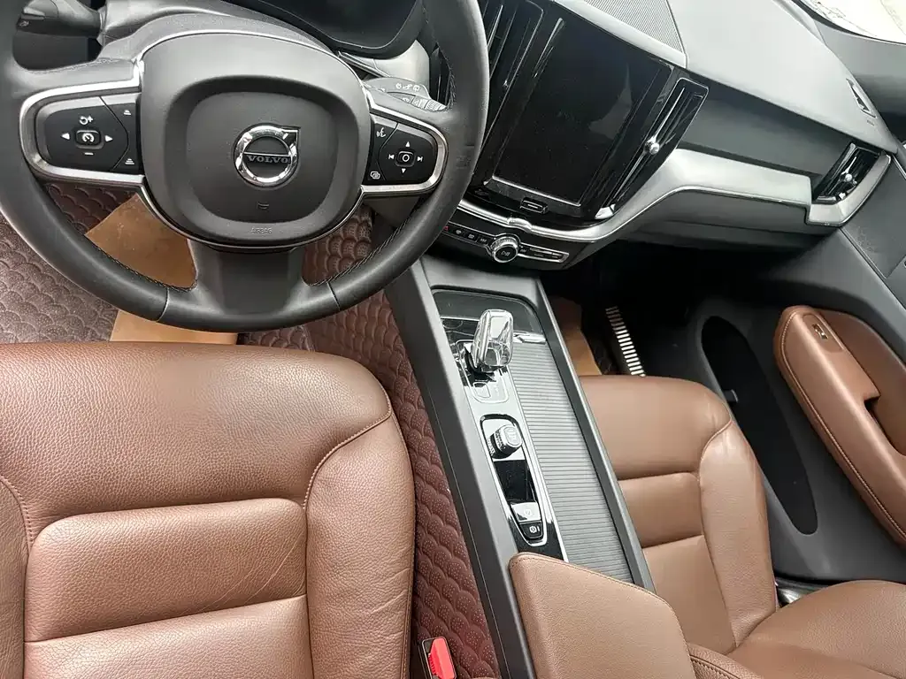 Volvo XC60 2023 из CN, фото 8