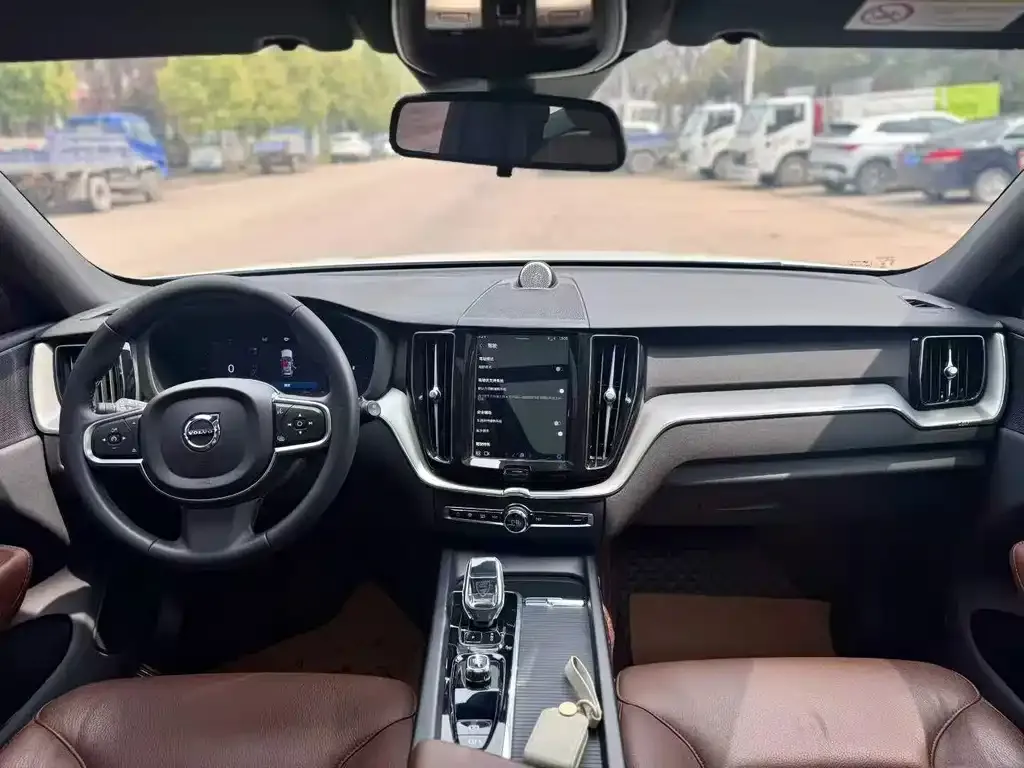 Volvo XC60 2023 из CN, фото 7