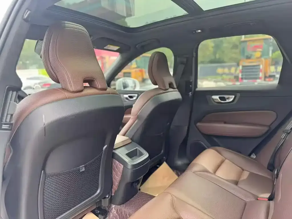 Volvo XC60 2023 из CN, фото 5
