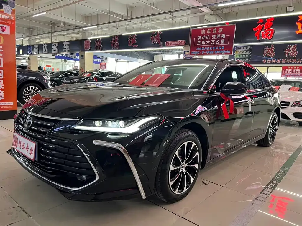 Toyota Avalon — фото 1