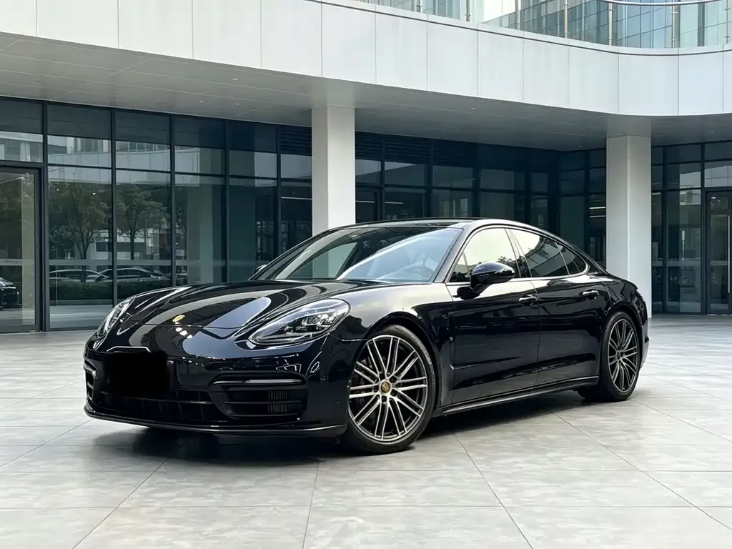 Porsche Panamera — фото 1