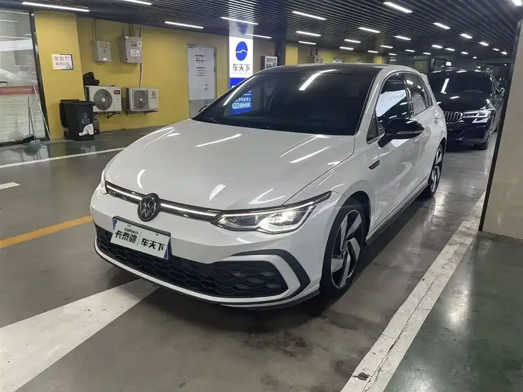 Volkswagen Golf GTI — фото 1