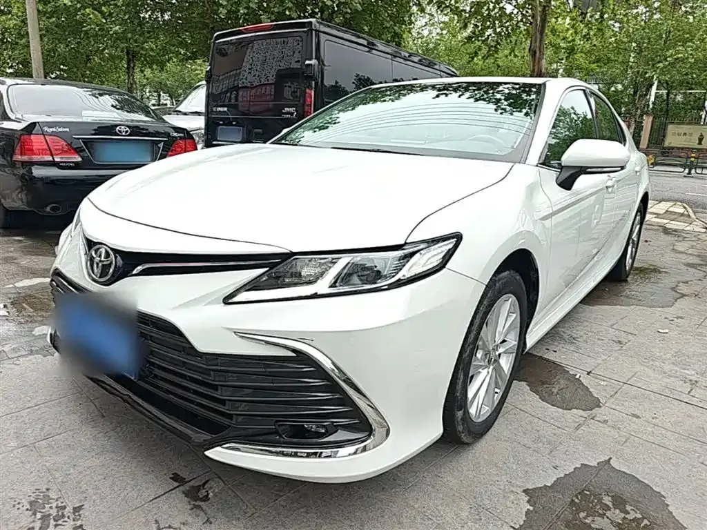 Toyota Camry — фото 8