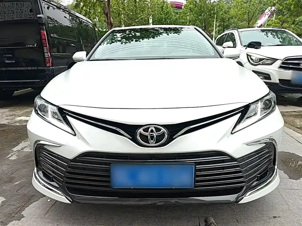 Toyota Camry — фото 10