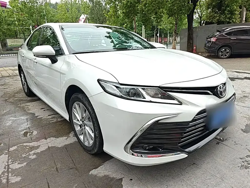 Toyota Camry — фото 9