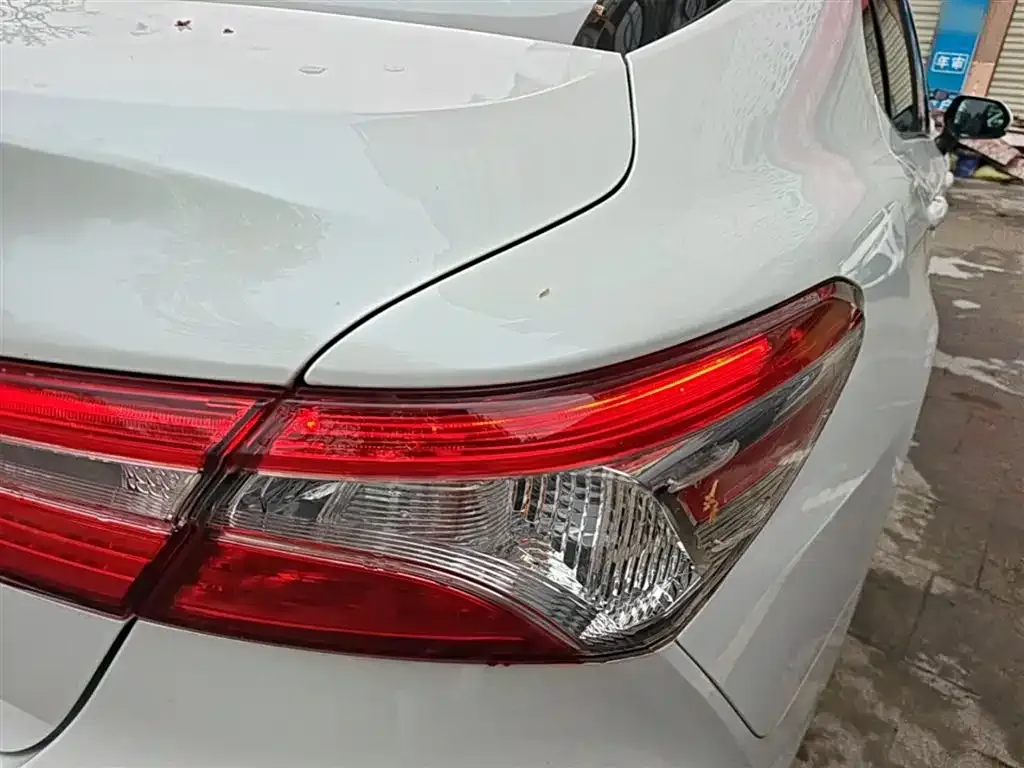 Toyota Camry — фото 4