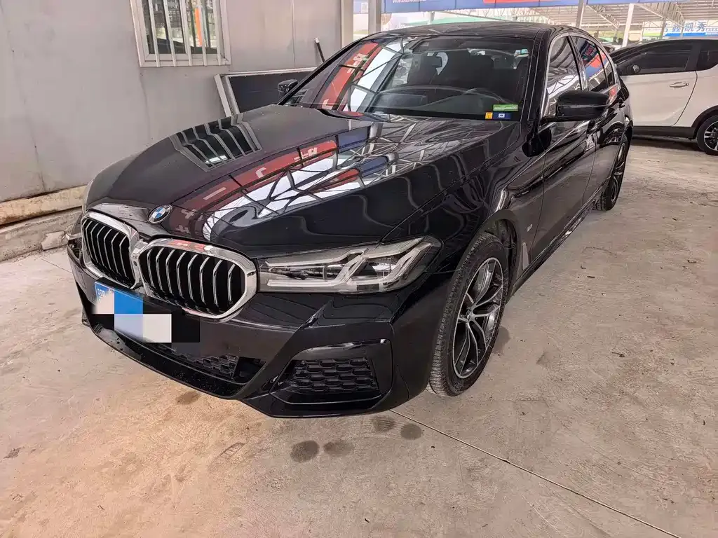 BMW 5 Series — фото 1